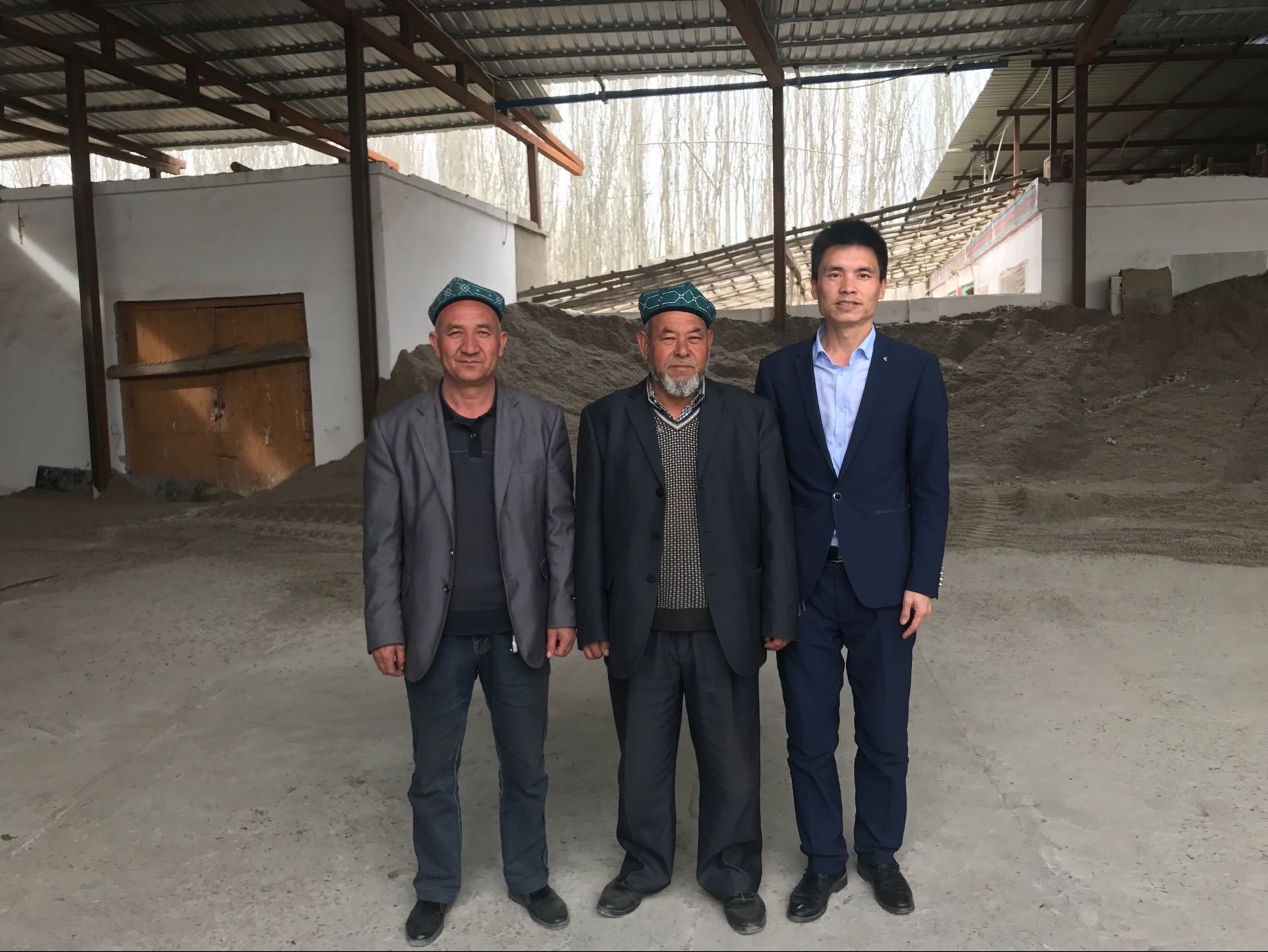 新疆喀什叶城客户回访留影